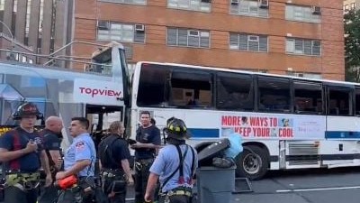 Nyu-Yorkda avtobuslar toqquşdu - Xeyli sayda yaralı var